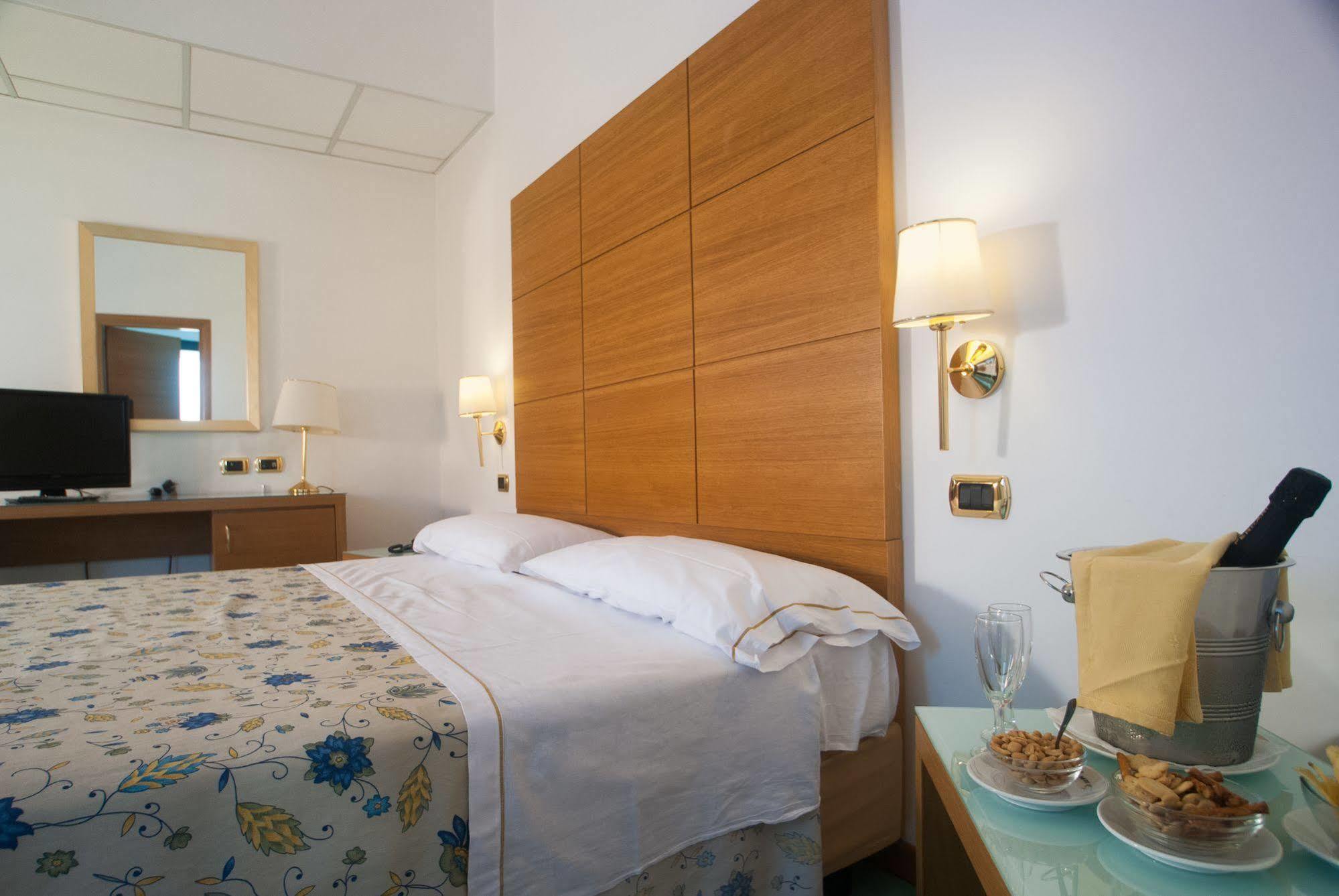 City Hotel Casoria Exterior photo